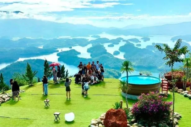 Nhà vườn nhìn hồ Tà Đùng - 816m² - 400m² đất ở - đã có 2 căn nhà hoàn thiện